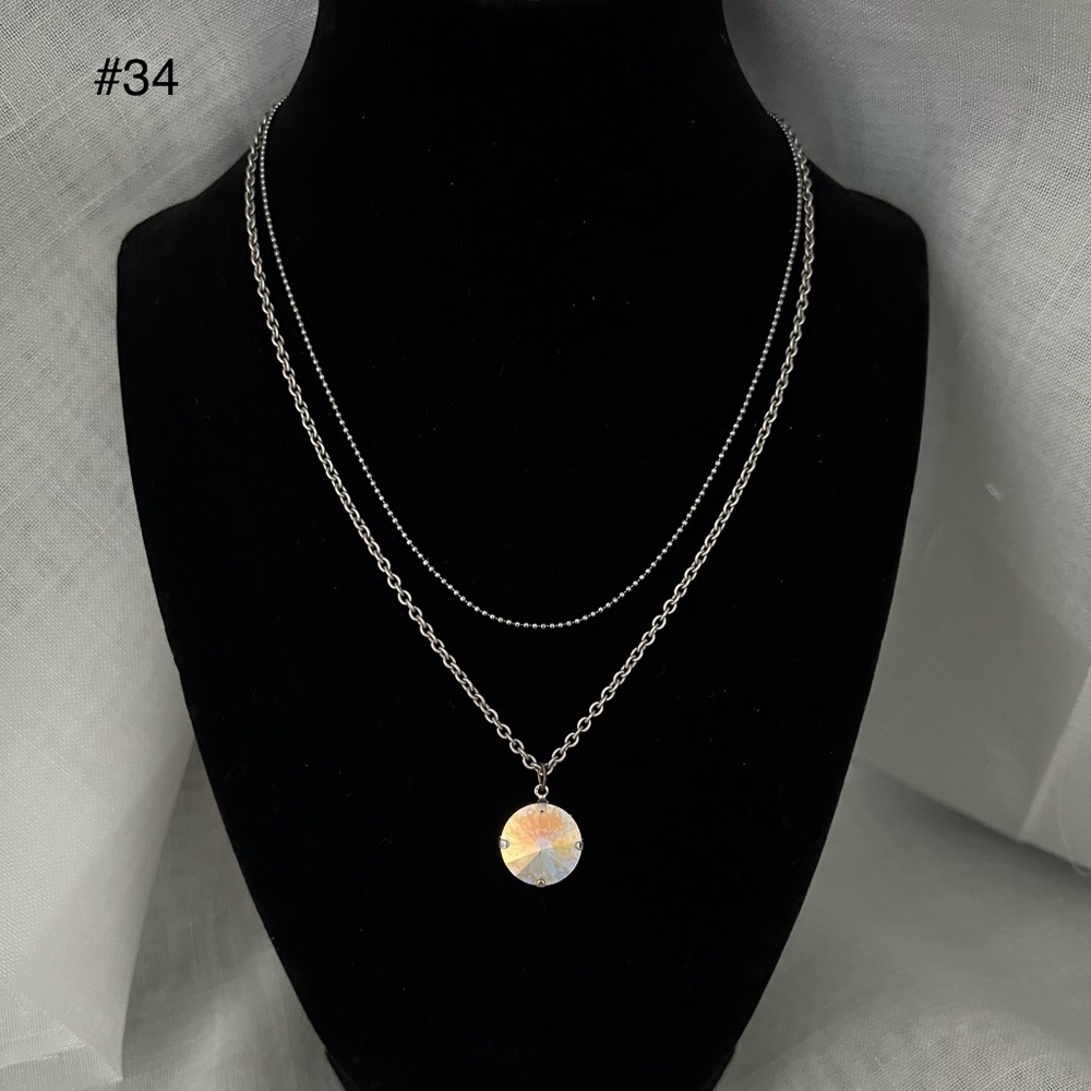 Sabika necklace with double chain and pendant
